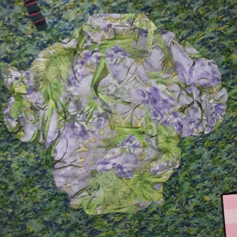 Adorable flowy top  BY Jennifer lopez